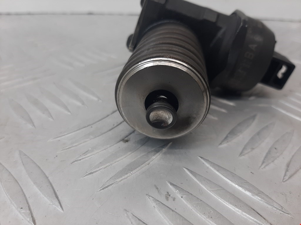 Форсунка дизельная электрическая VOLKSWAGEN Passat B6 2005-2011