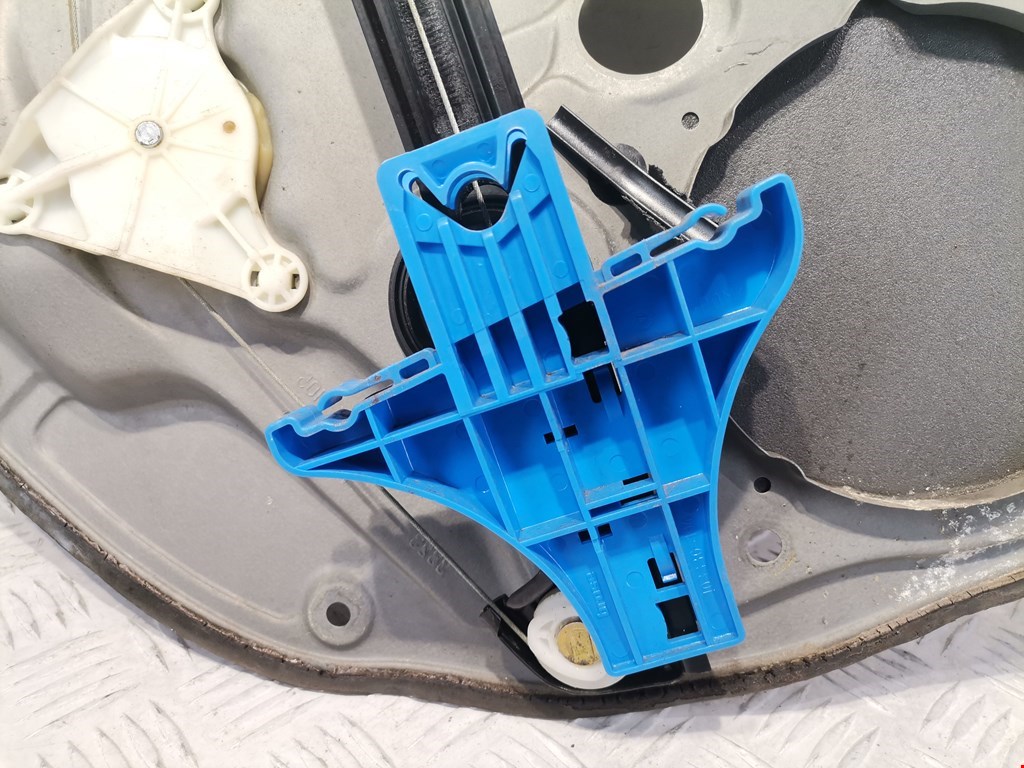 Стеклоподъемник задний правый VOLKSWAGEN Bora 1998-2005