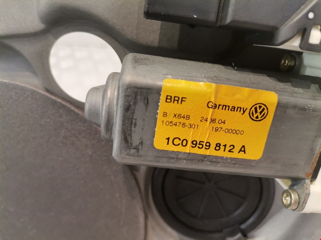 Стеклоподъемник задний правый VOLKSWAGEN Bora 1998-2005
