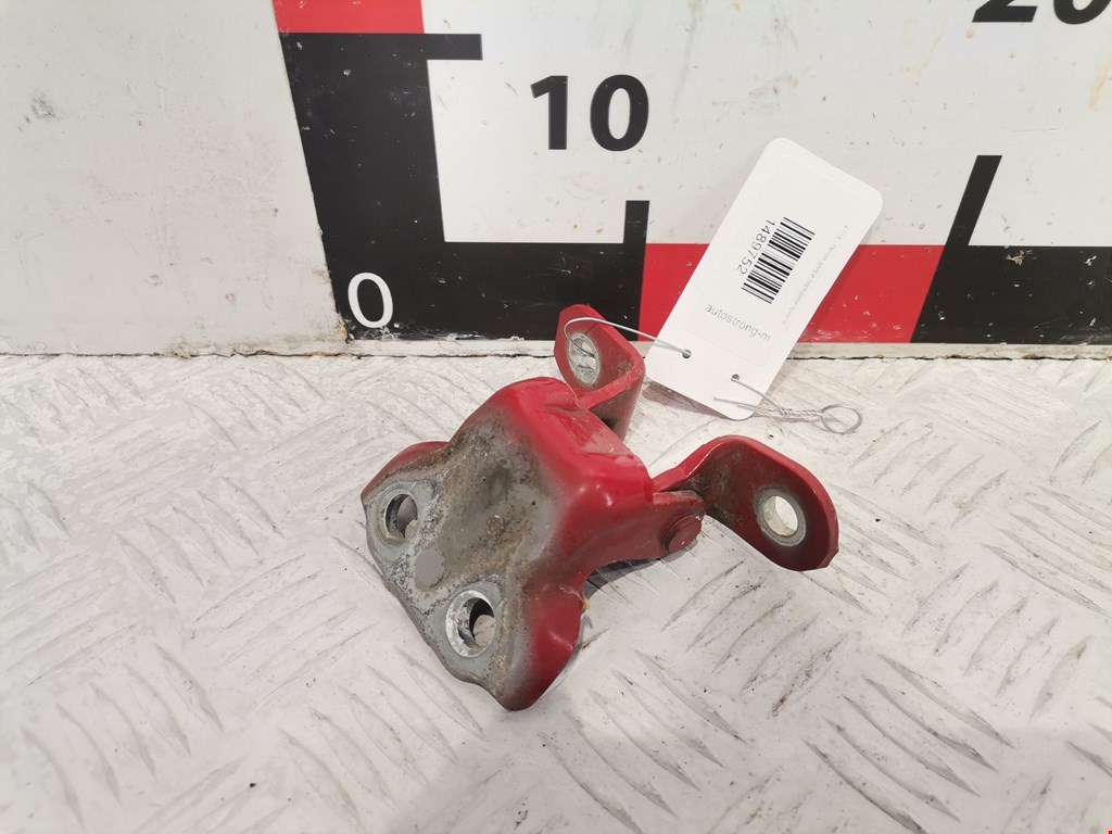 Петля двери передней правой Toyota Yaris 2 (2005-2011)