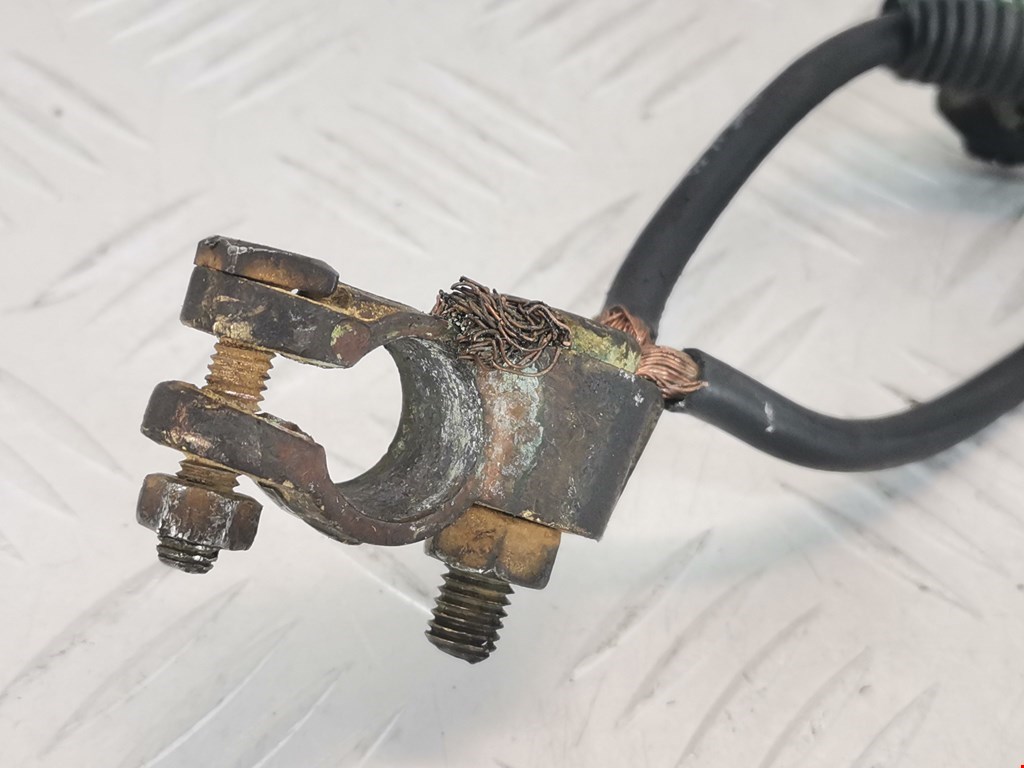 Клемма аккумулятора (минус) - RENAULT Laguna 1993-2000