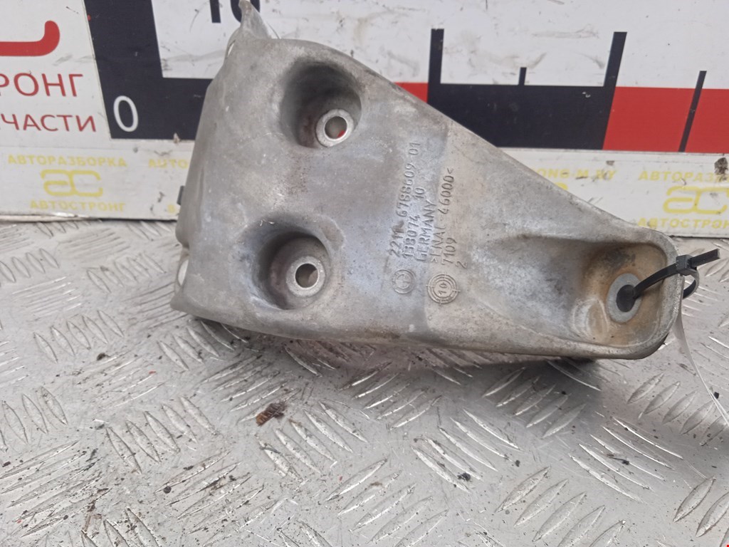 Кронштейн (крепление лапа) двигателя BMW 3-Series (F30/F31/F34/F35) (2011-2020)