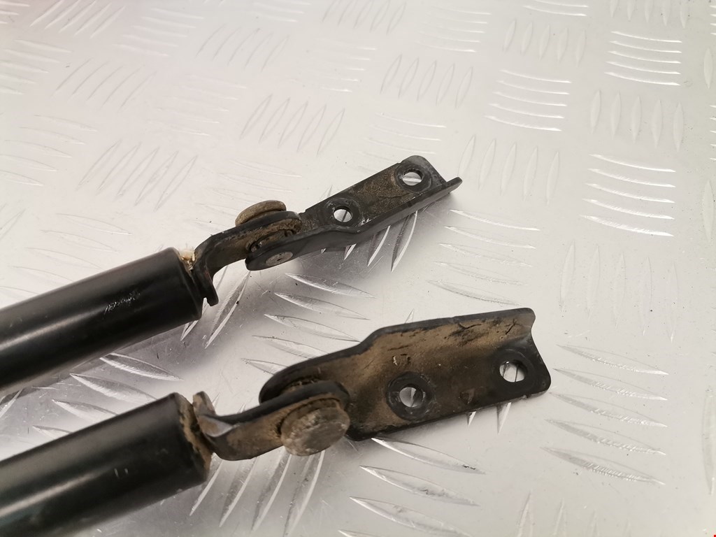 Амортизатор крышки (двери) багажника SUBARU Forester I 1997-2002