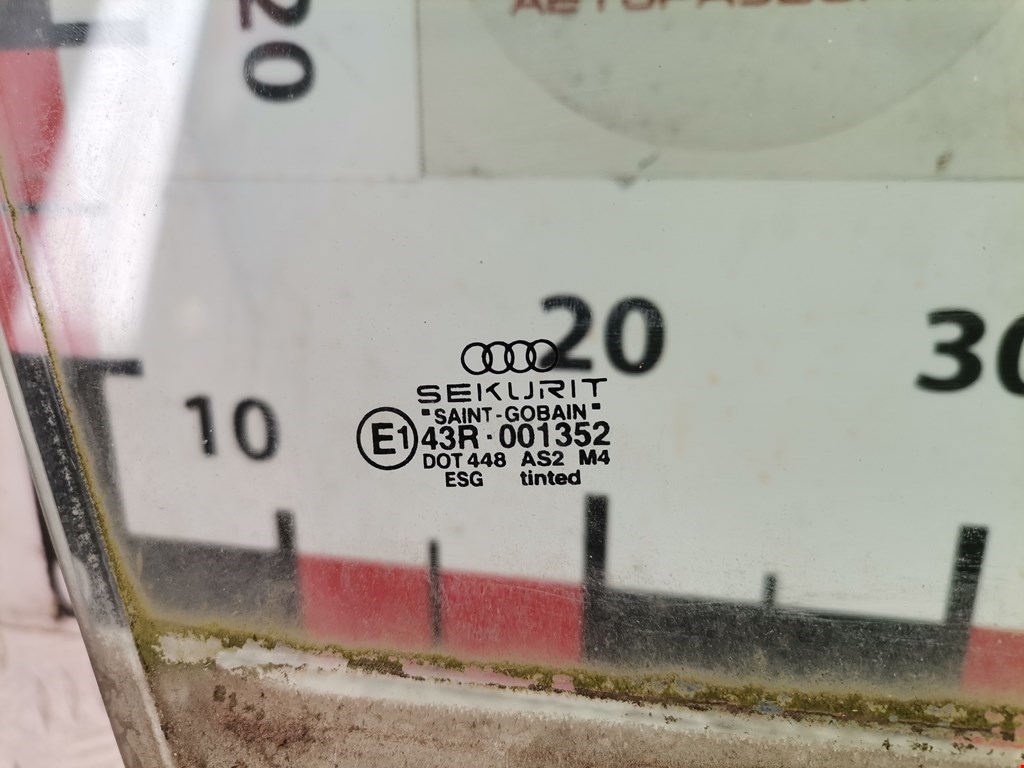 Стекло двери переднее правое AUDI A4 B6 2001-2005