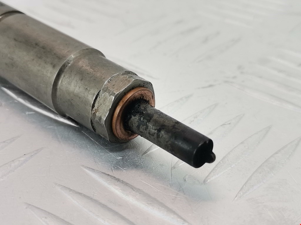 Форсунка дизельная электрическая VOLKSWAGEN Passat B6 2005-2011