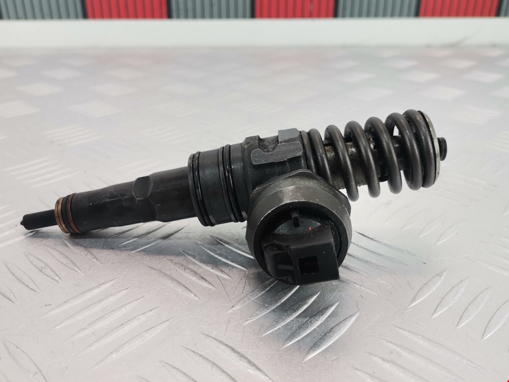 Форсунка дизельная электрическая VOLKSWAGEN Passat B6 2005-2011