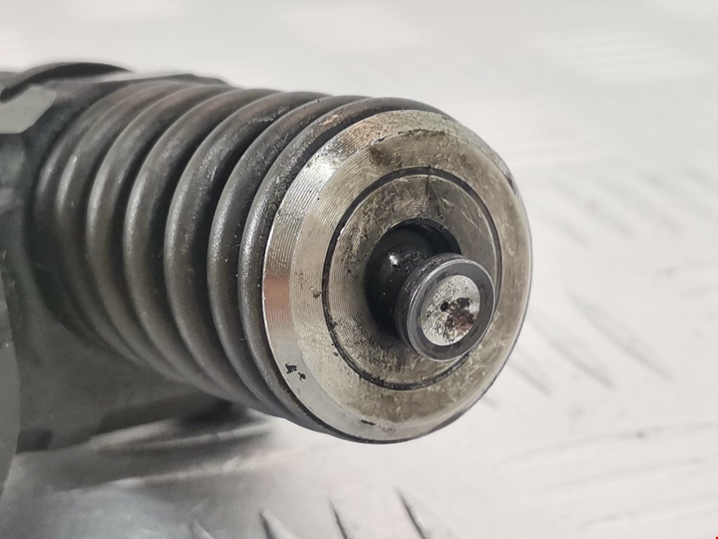 Форсунка дизельная электрическая VOLKSWAGEN Passat B6 2005-2011