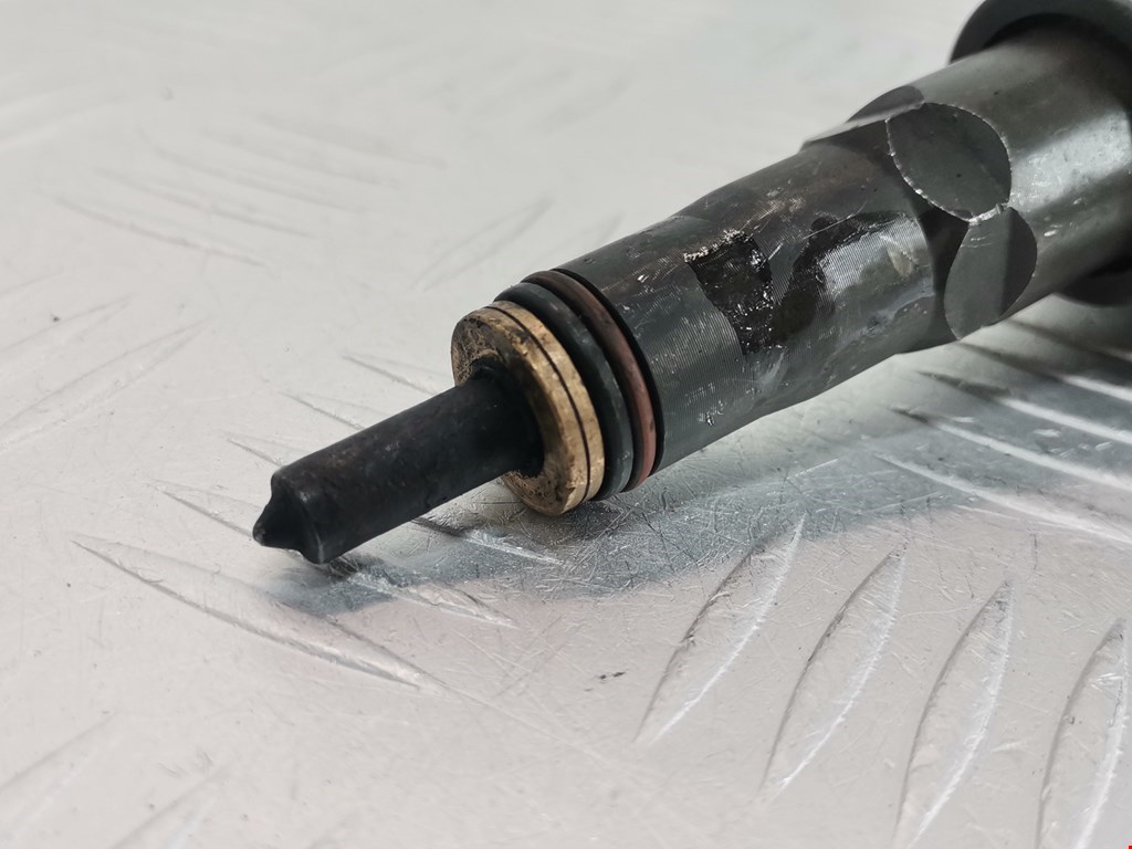 Форсунка дизельная электрическая VOLKSWAGEN Passat B6 2005-2011