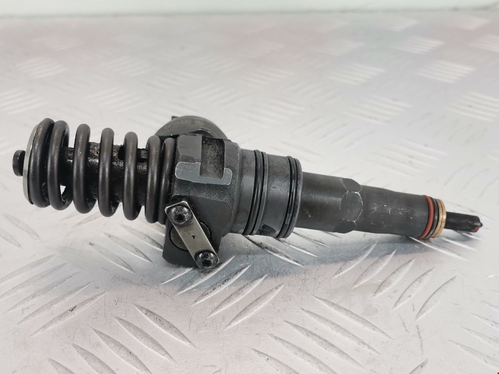Форсунка дизельная электрическая VOLKSWAGEN Passat B6 2005-2011