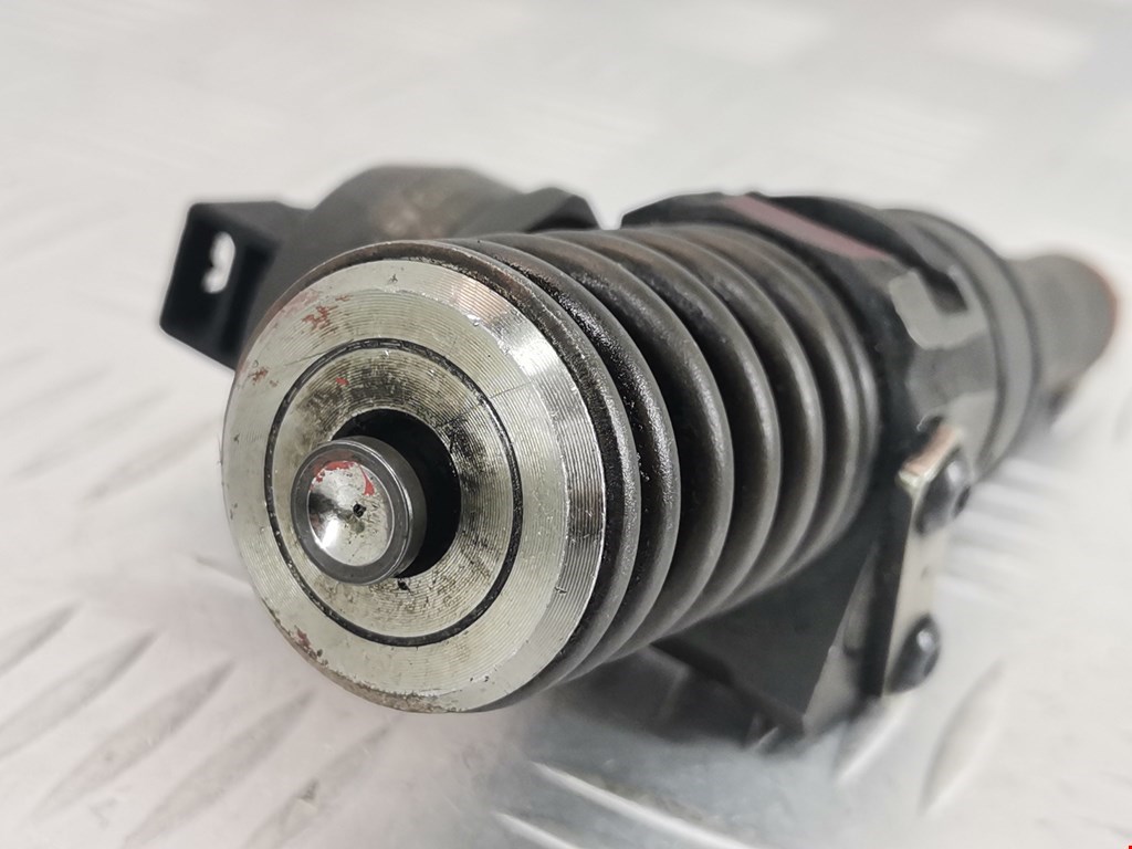 Форсунка дизельная электрическая VOLKSWAGEN Passat B6 2005-2011