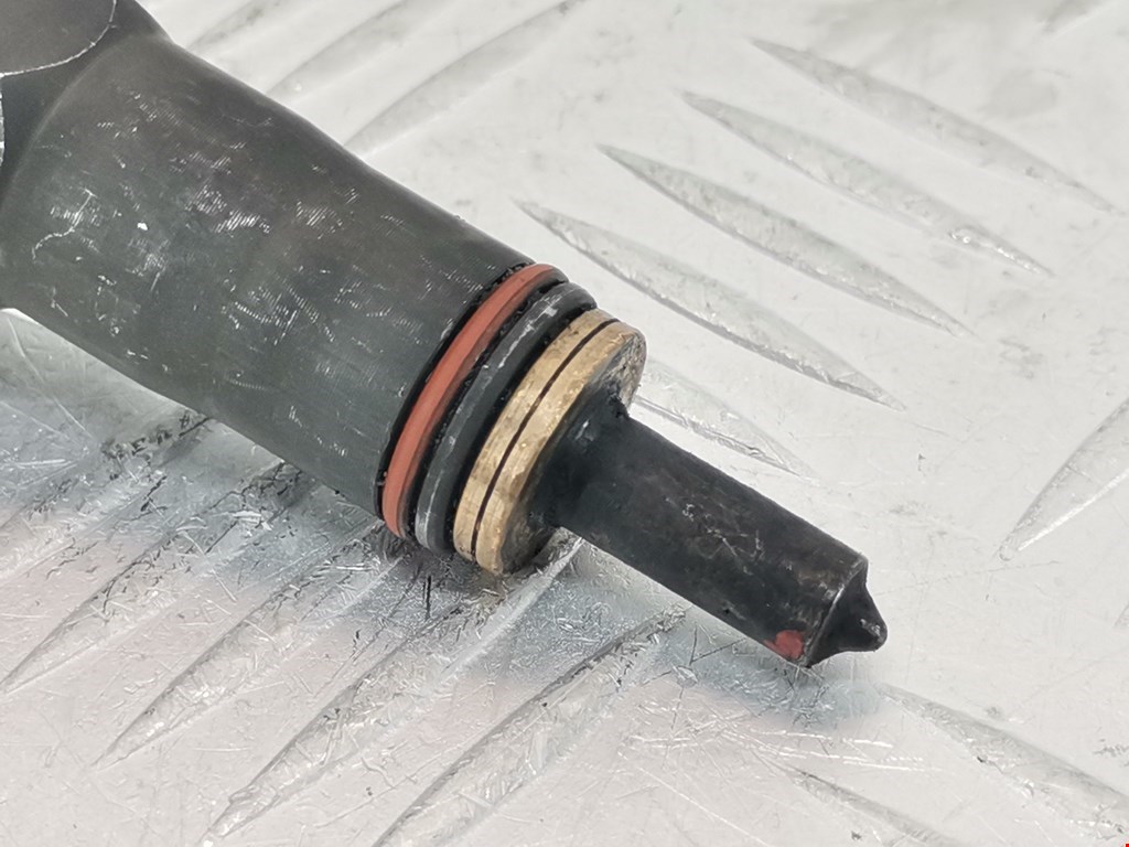 Форсунка дизельная электрическая VOLKSWAGEN Passat B6 2005-2011