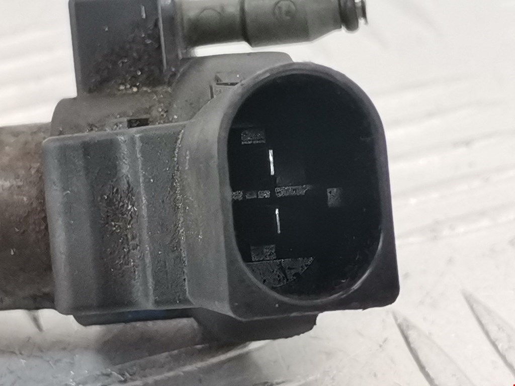 Форсунка дизельная электрическая VOLKSWAGEN Passat B6 2005-2011