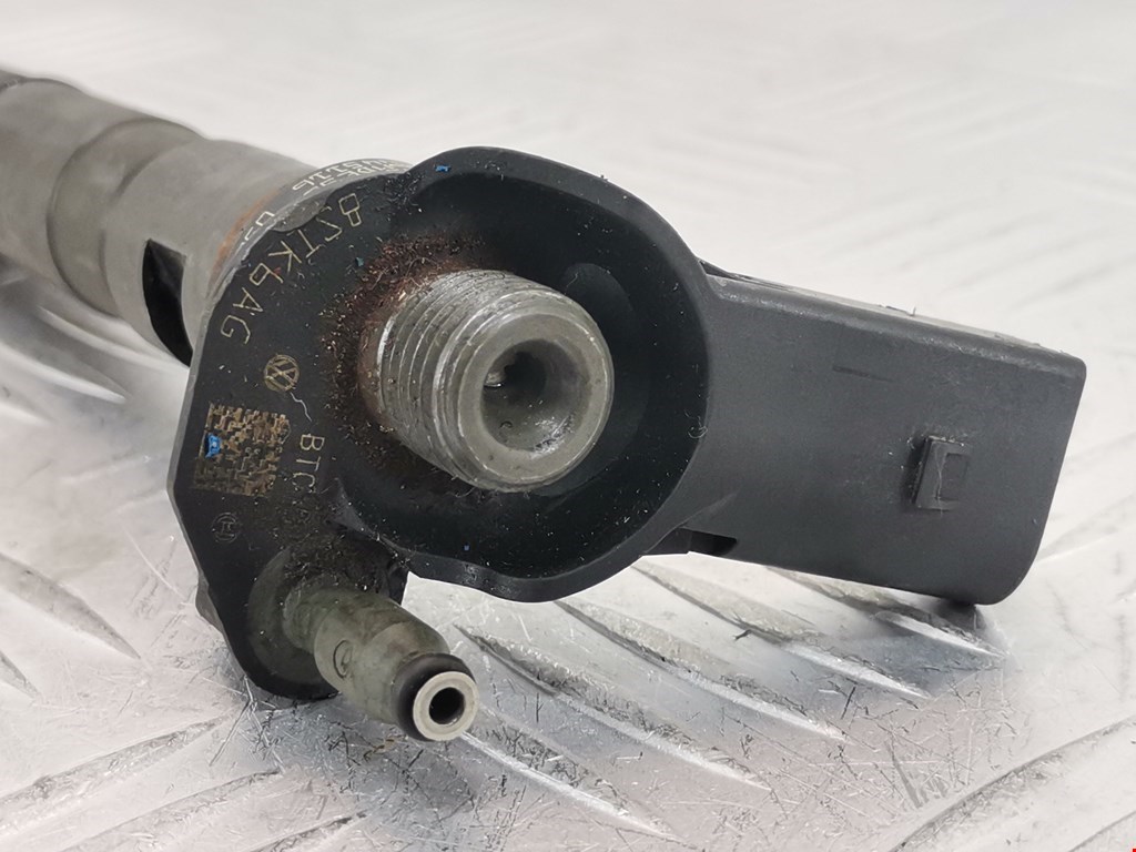 Форсунка дизельная электрическая VOLKSWAGEN Passat B6 2005-2011