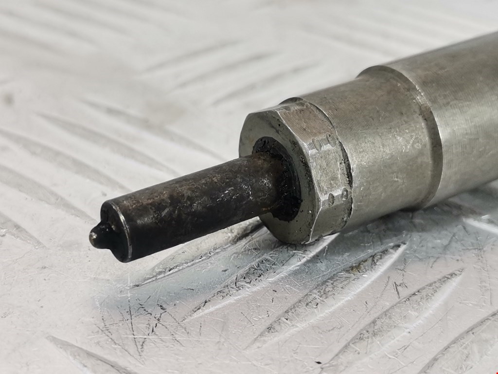 Форсунка дизельная электрическая VOLKSWAGEN Passat B6 2005-2011