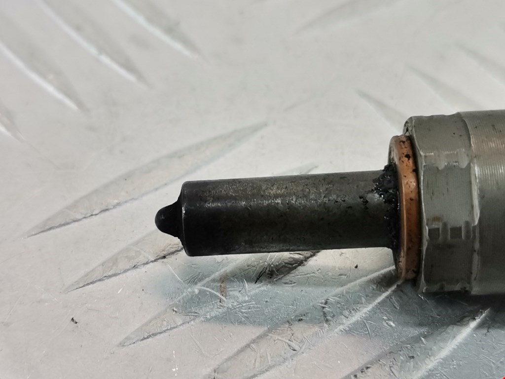 Форсунка дизельная электрическая VOLKSWAGEN Passat B6 2005-2011