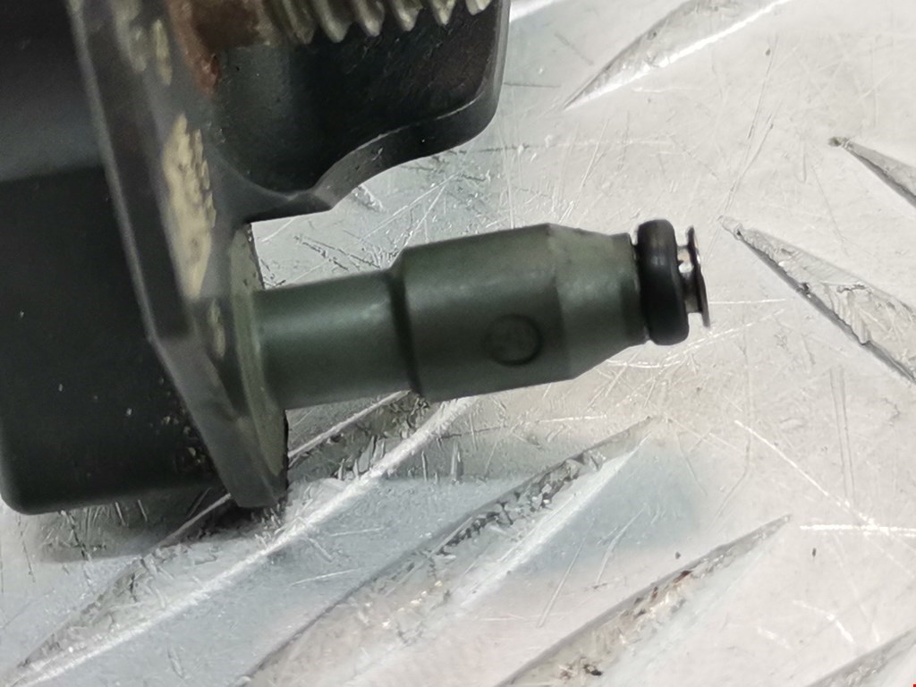 Форсунка дизельная электрическая VOLKSWAGEN Passat B6 2005-2011