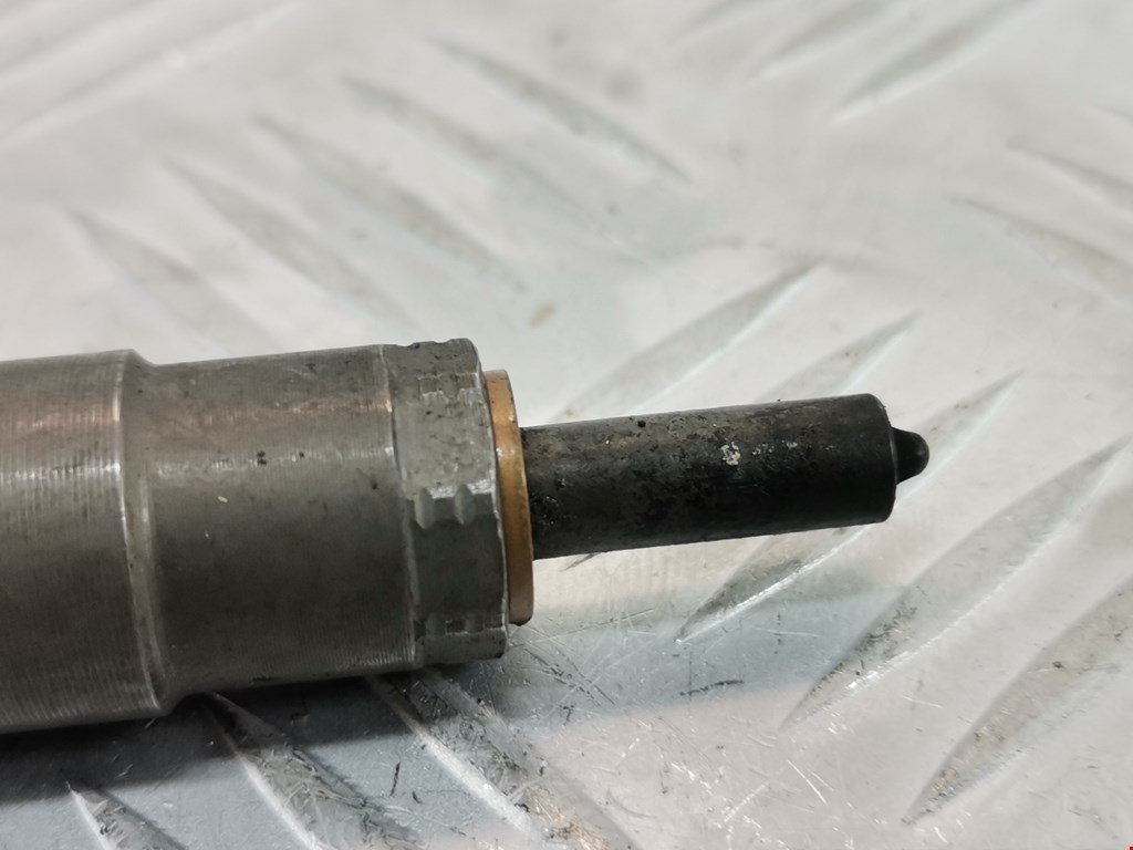 Форсунка дизельная электрическая VOLKSWAGEN Passat B6 2005-2011