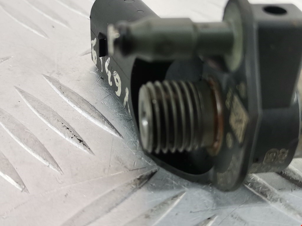 Форсунка дизельная электрическая VOLKSWAGEN Passat B6 2005-2011