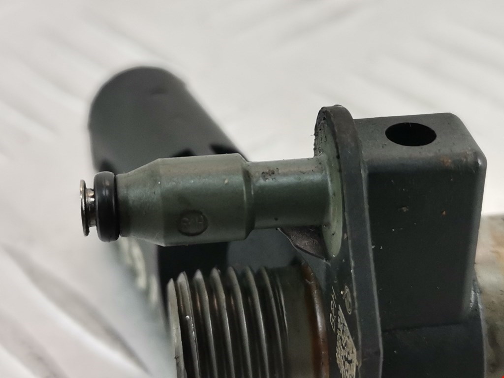 Форсунка дизельная электрическая VOLKSWAGEN Passat B6 2005-2011