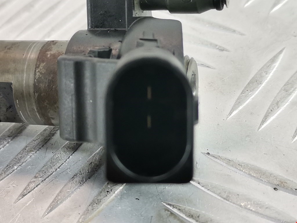 Форсунка дизельная электрическая VOLKSWAGEN Passat B6 2005-2011