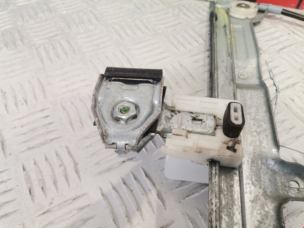 Стеклоподъемник передний правый MITSUBISHI Colt Z3 2003-2012