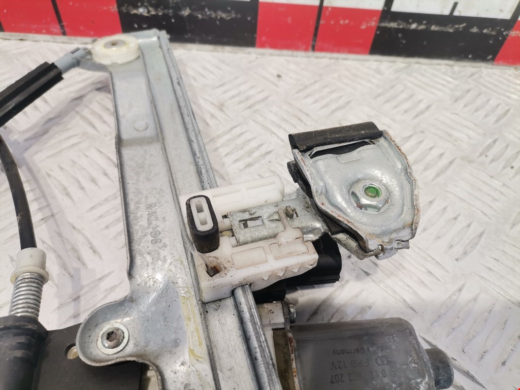 Стеклоподъемник передний правый MITSUBISHI Colt Z3 2003-2012