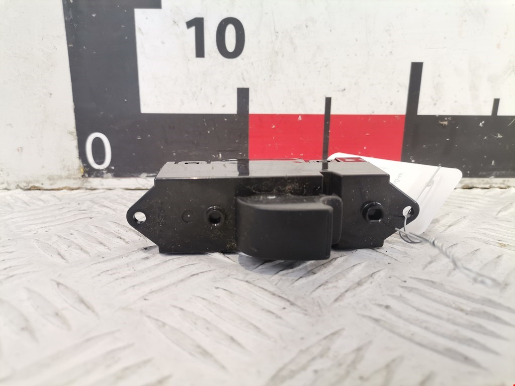 Кнопка стеклоподъемника MITSUBISHI Colt Z3 2003-2012