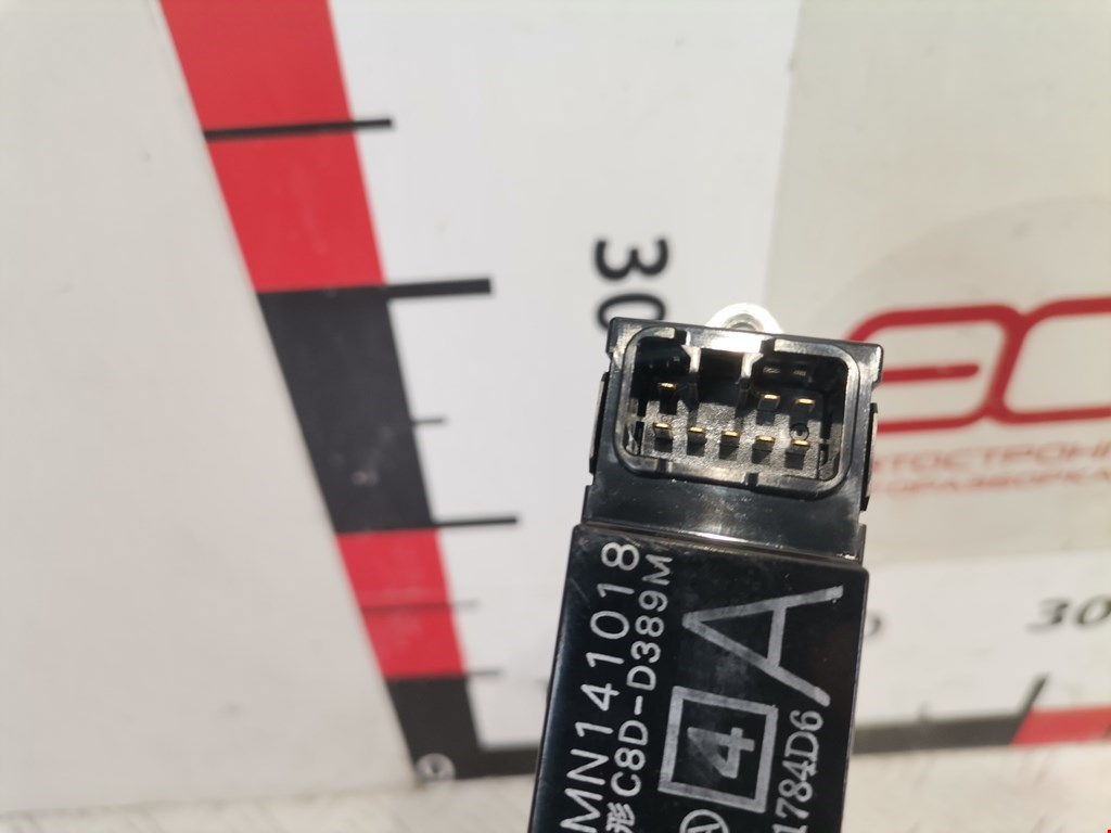 Кнопка стеклоподъемника MITSUBISHI Colt Z3 2003-2012