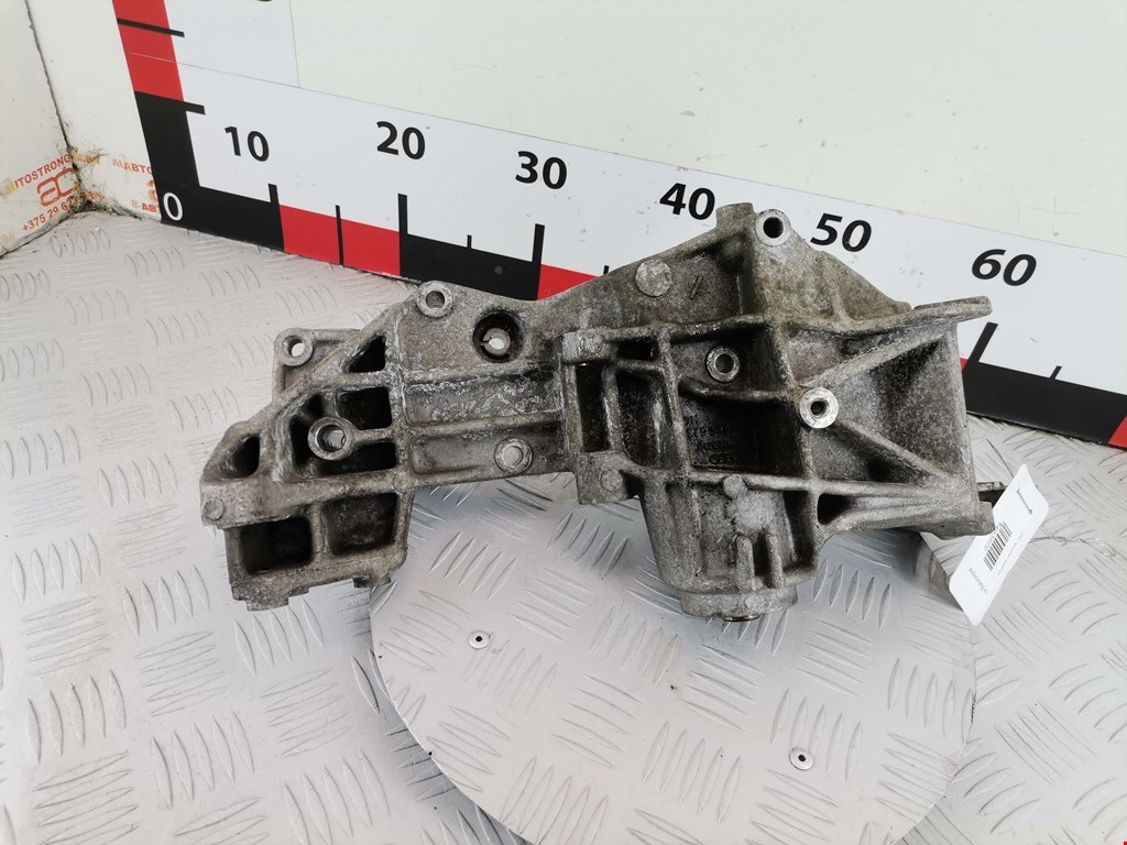 Кронштейн генератора AUDI A4 B5 1995-2001