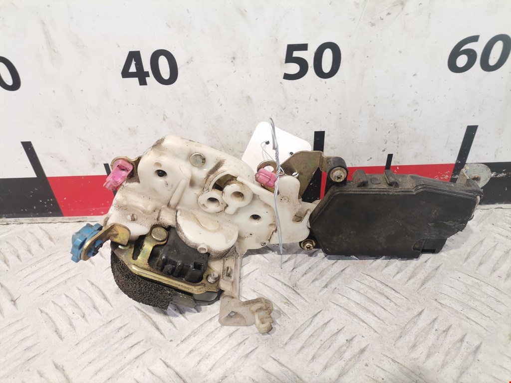 Замок двери передней правой SUBARU Impreza 1992-2000