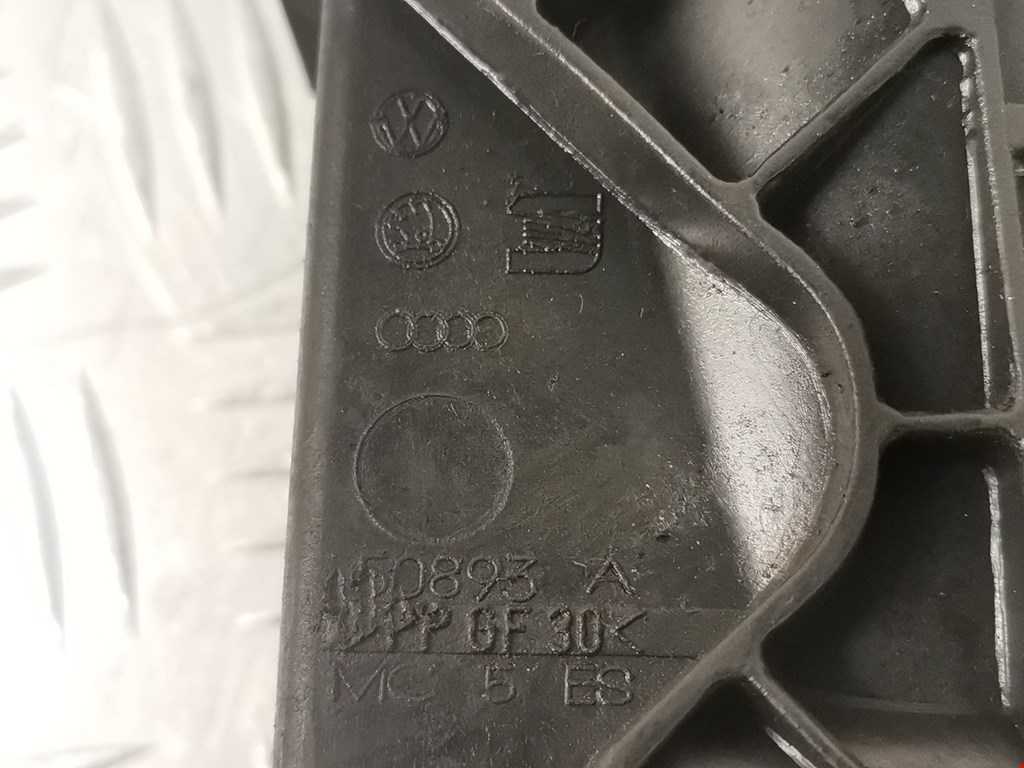 Крепление АКБ (корпус/подставка) VOLKSWAGEN Polo IV 2001-2009