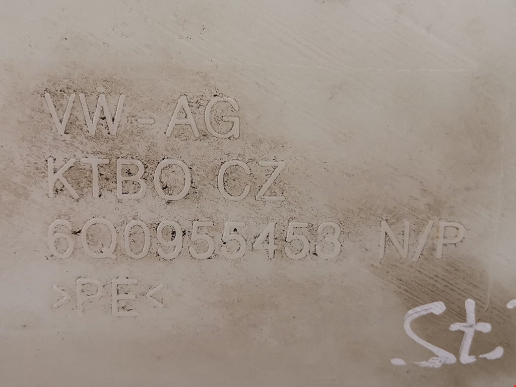 Бачок омывателя VOLKSWAGEN Polo IV 2001-2009