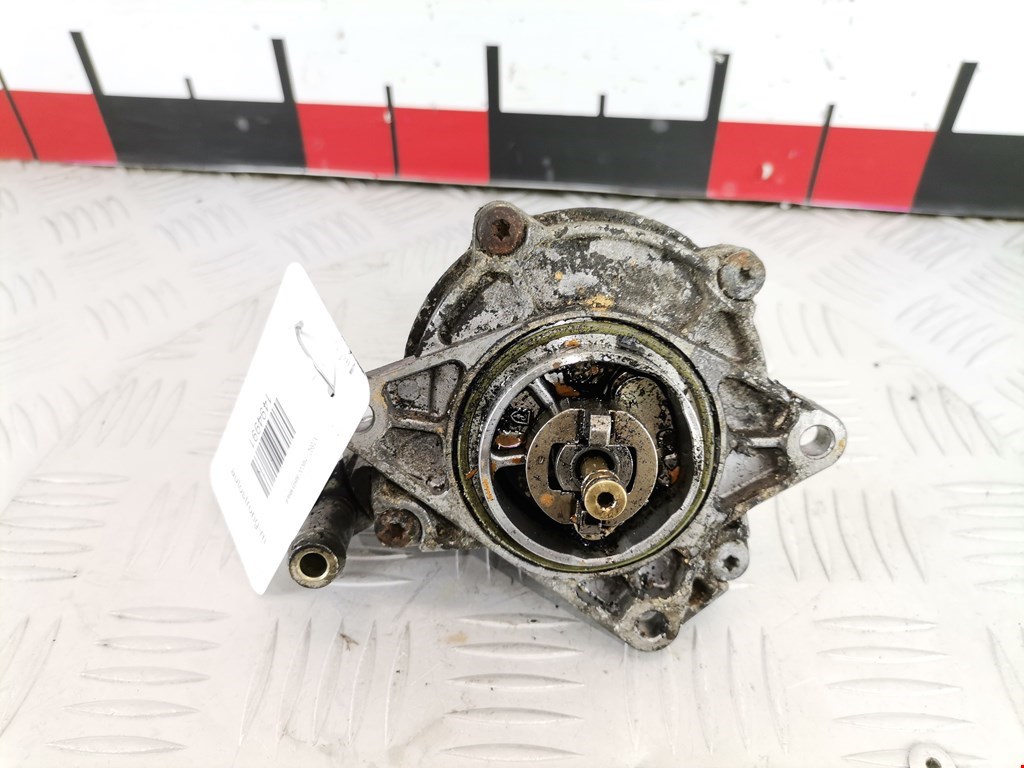 Насос вакуумный Volkswagen Passat 5 GP (2000-2005)