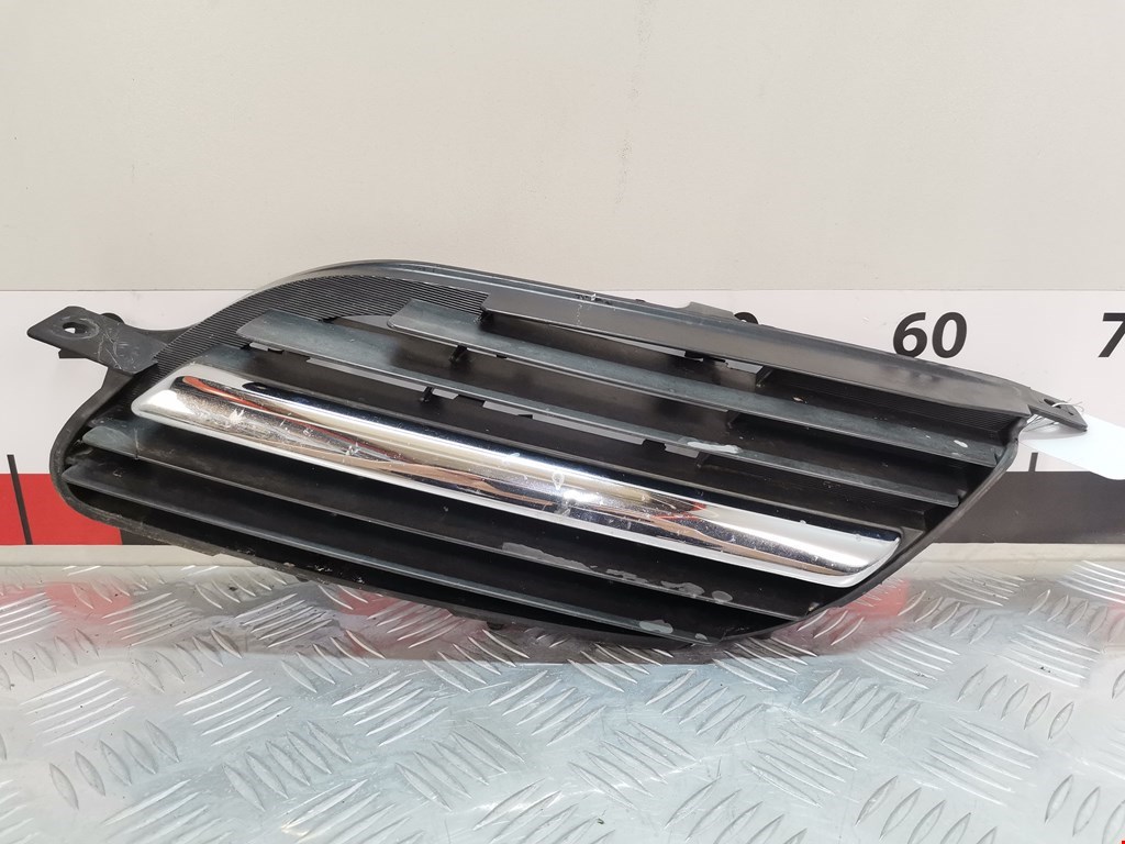 Решетка радиатора NISSAN Almera Tino 2000-2006