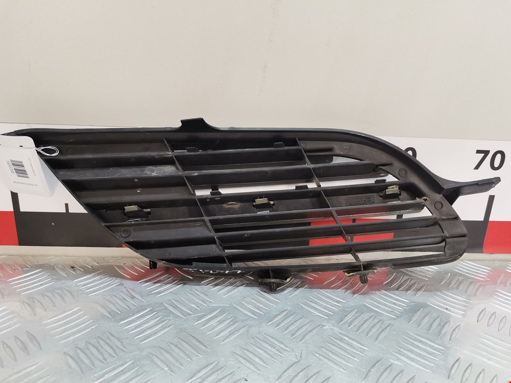 Решетка радиатора NISSAN Almera Tino 2000-2006