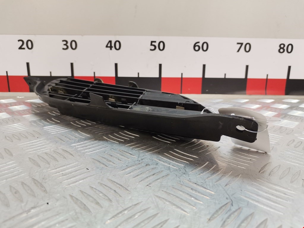 Решетка радиатора NISSAN Almera Tino 2000-2006