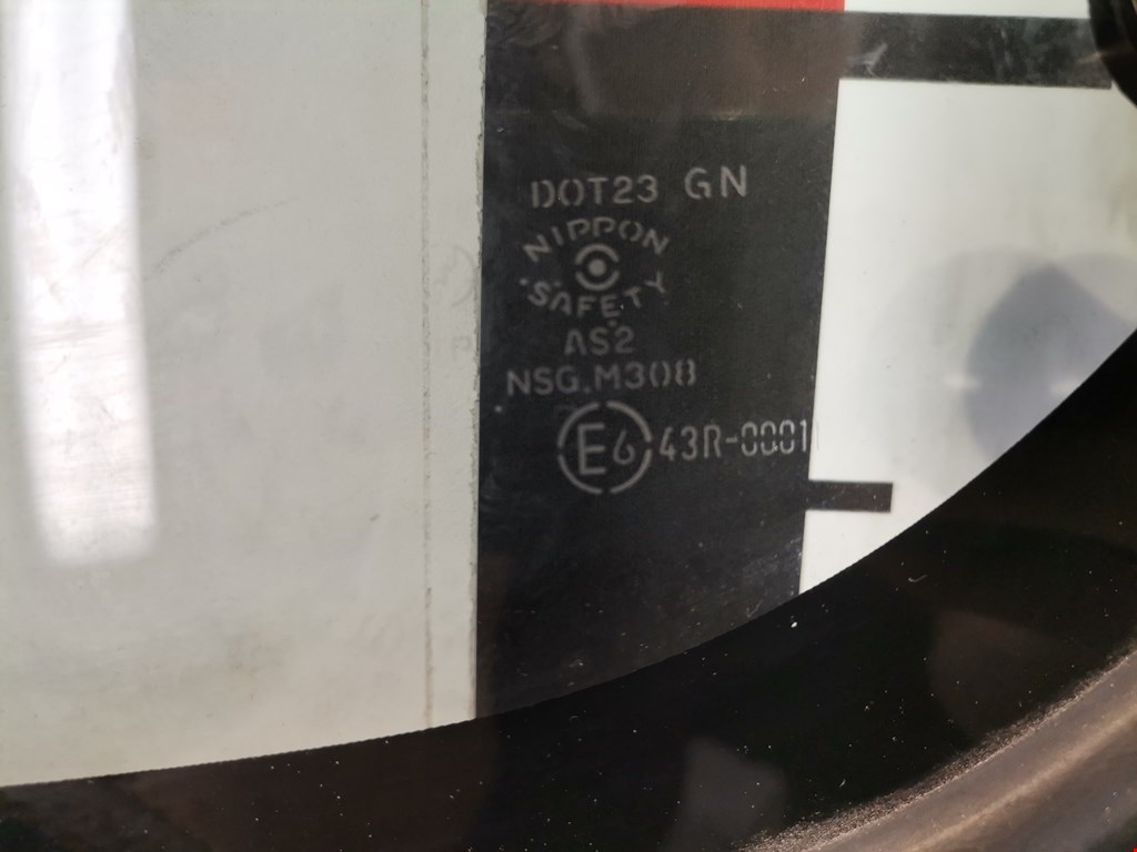 Стекло двери заднее левое MAZDA RX-8 2003-2012