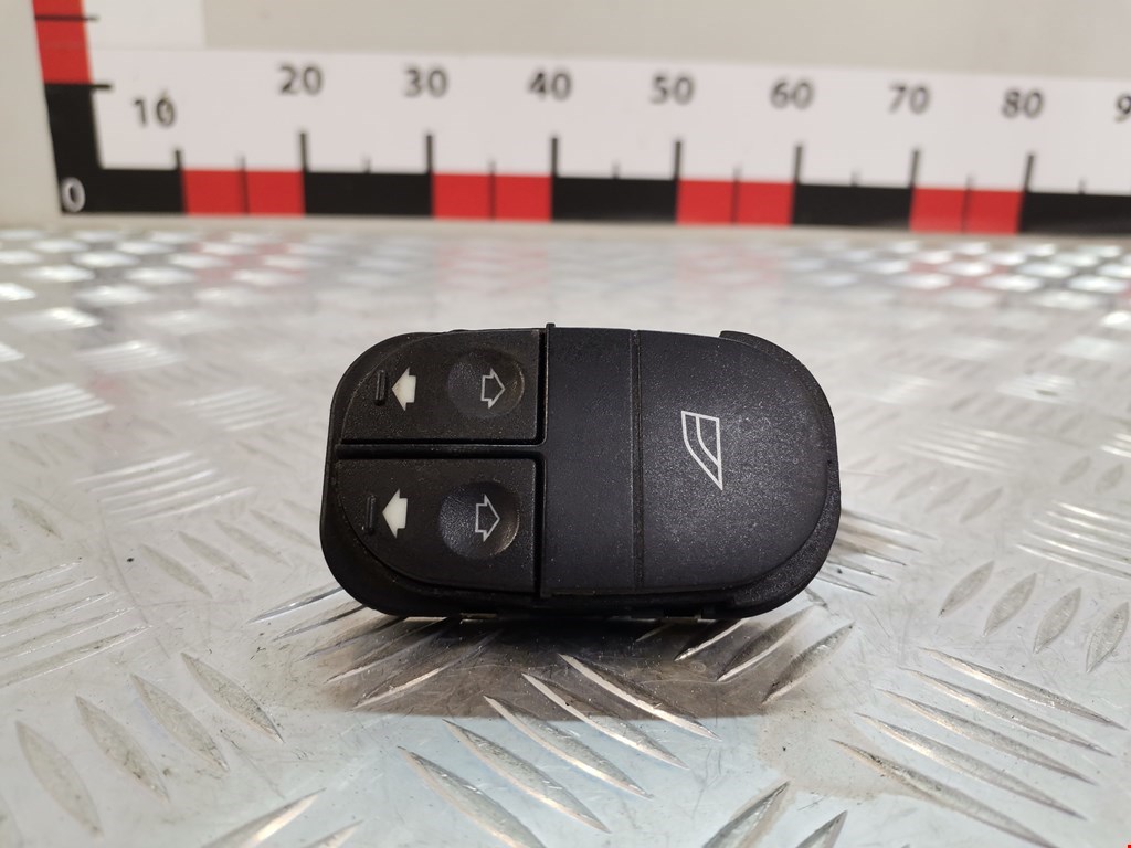 Блок управления стеклоподъемниками Ford Mondeo 1 (1993-1996)