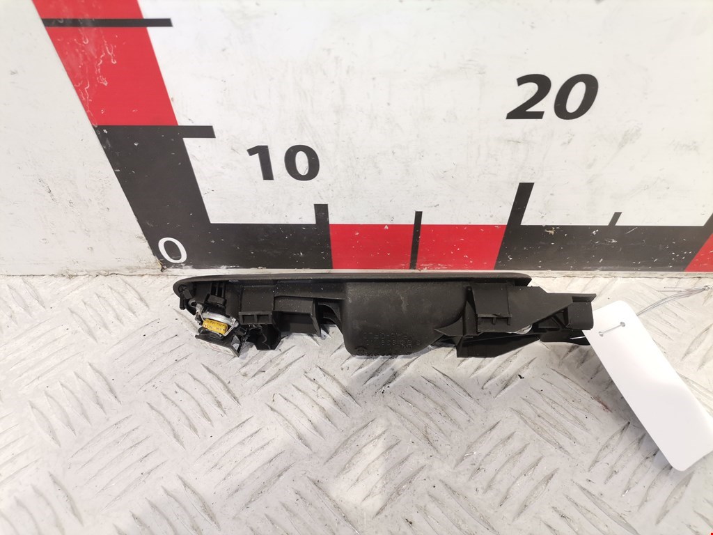 Ручка дверная задняя внутренняя левая VOLKSWAGEN Passat B5 1997-2005