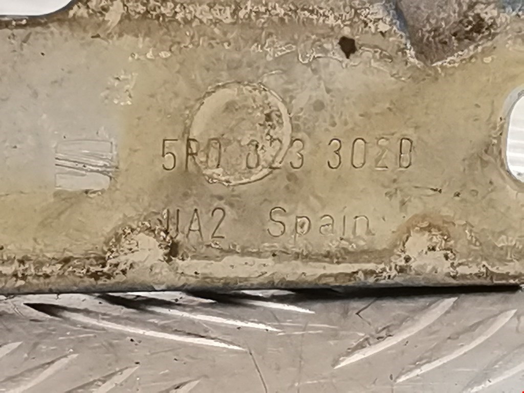 Петля капота левая/правая SEAT Altea 2004-2015