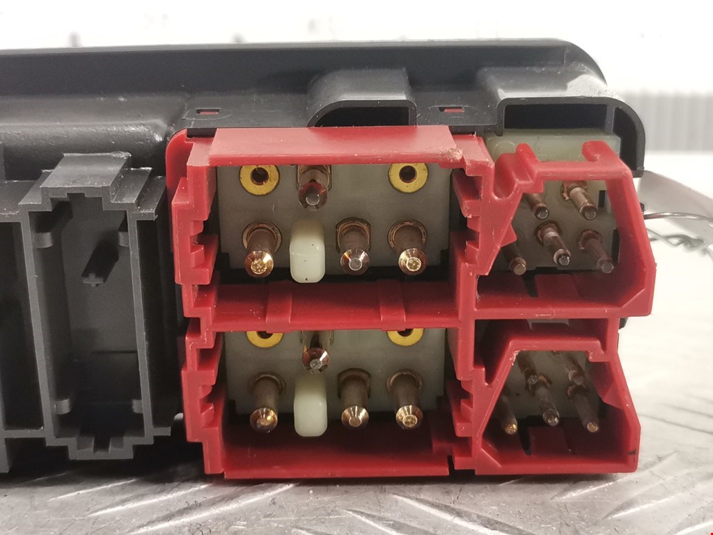 Блок управления стеклоподъемниками VOLVO V40 I 1995-2004