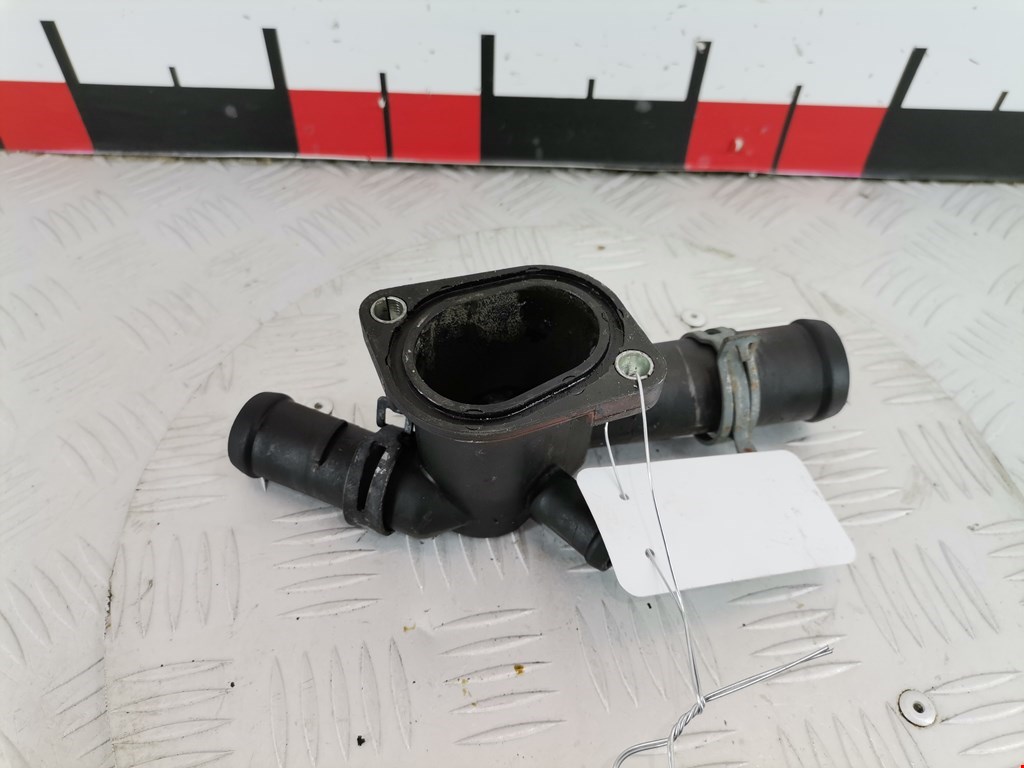 Фланец двигателя системы охлаждения AUDI A3 8L 1996-2003