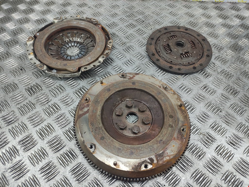 Маховик (демпфер сцепления) FORD Mondeo II 1996-2000