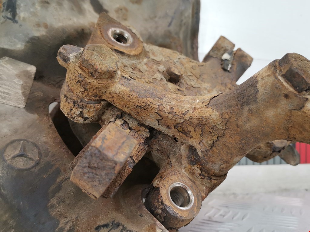 Ступица передняя левая MERCEDES-BENZ 190 (W201) 190 W201 1982-1993