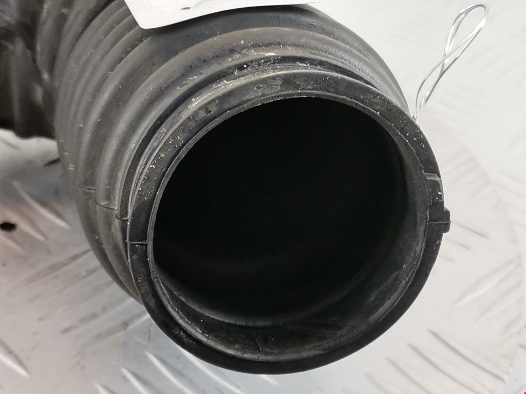 Патрубок воздушного фильтра FORD Fiesta 2001-2008