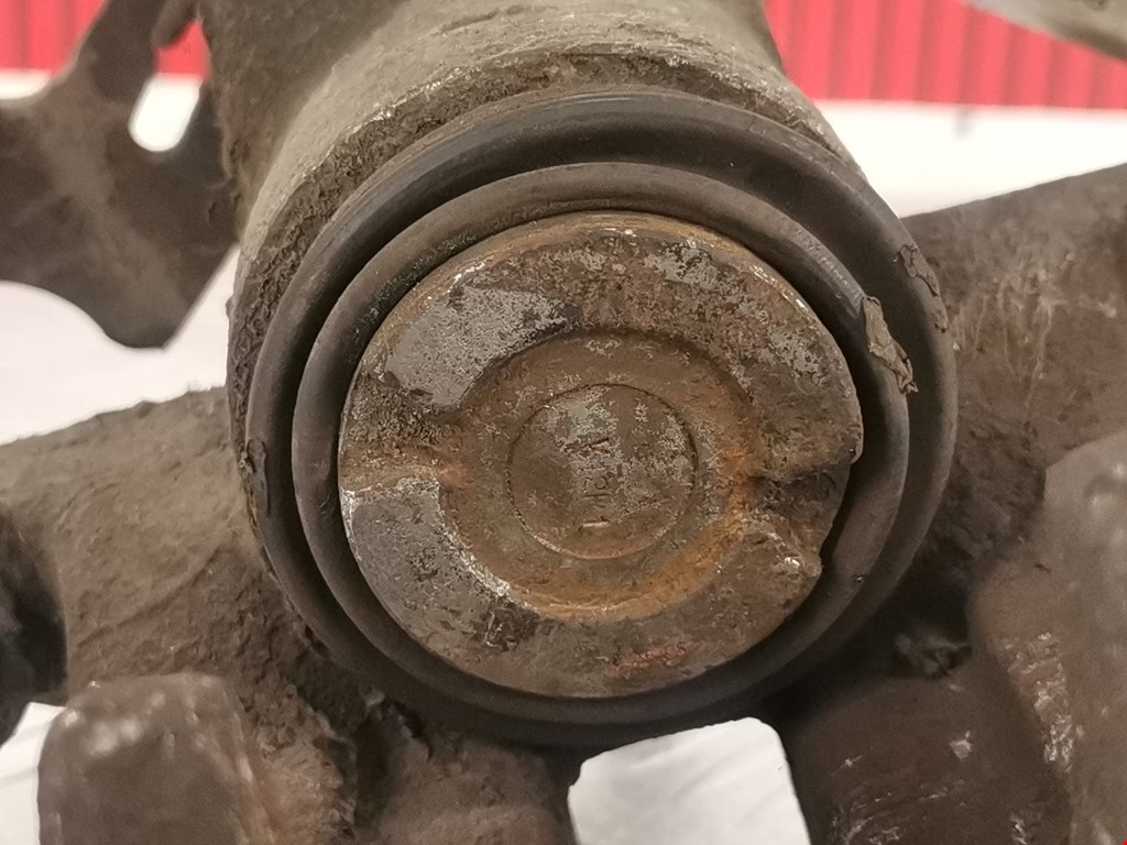 Суппорт задний правый VOLKSWAGEN Passat B5 1997-2005