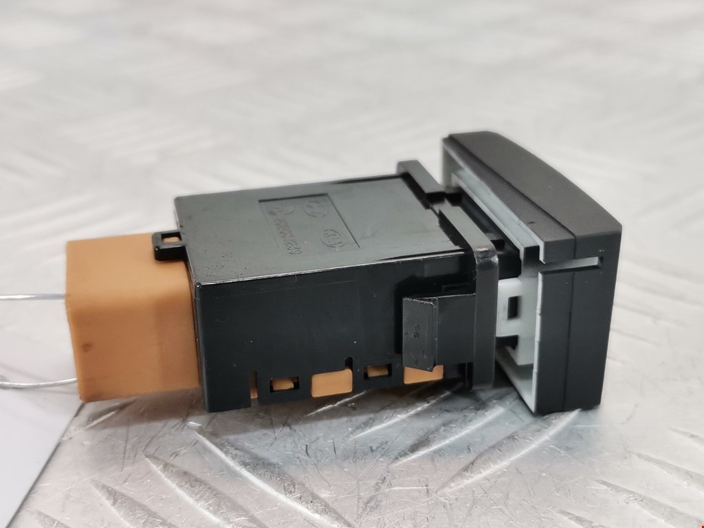 Кнопка антипробуксовочной системы HYUNDAI i30 2007-2012