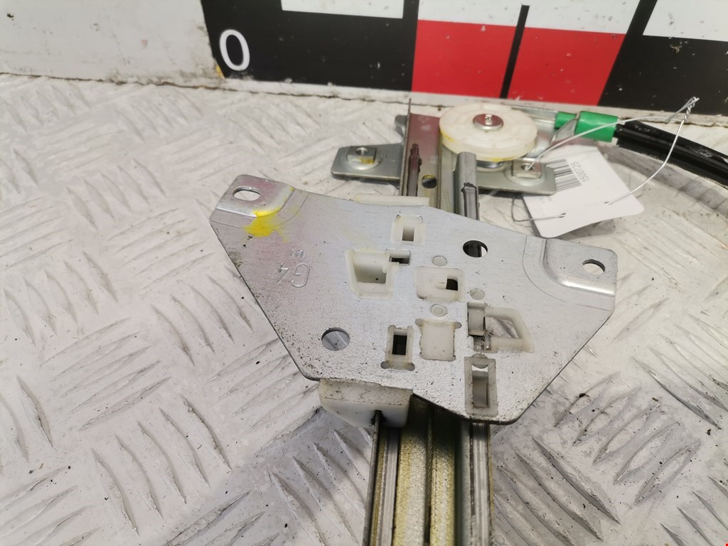 Стеклоподъемник задний правый MITSUBISHI Space Star 1999-2006