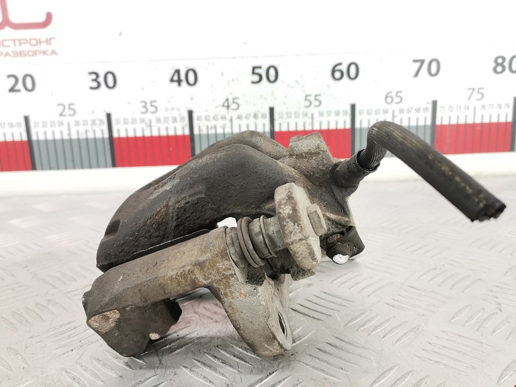 Суппорт передний правый BMW 1er E81\E87 2004-2011