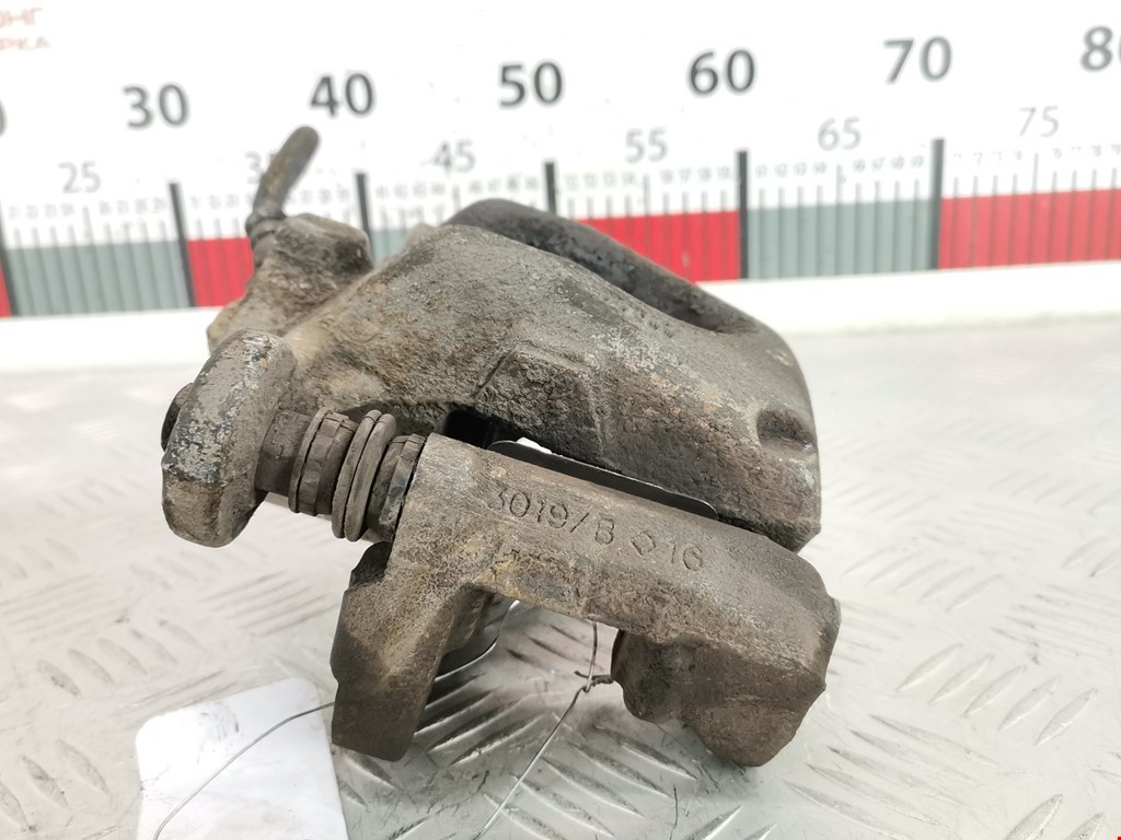 Суппорт передний правый BMW 1er E81\E87 2004-2011